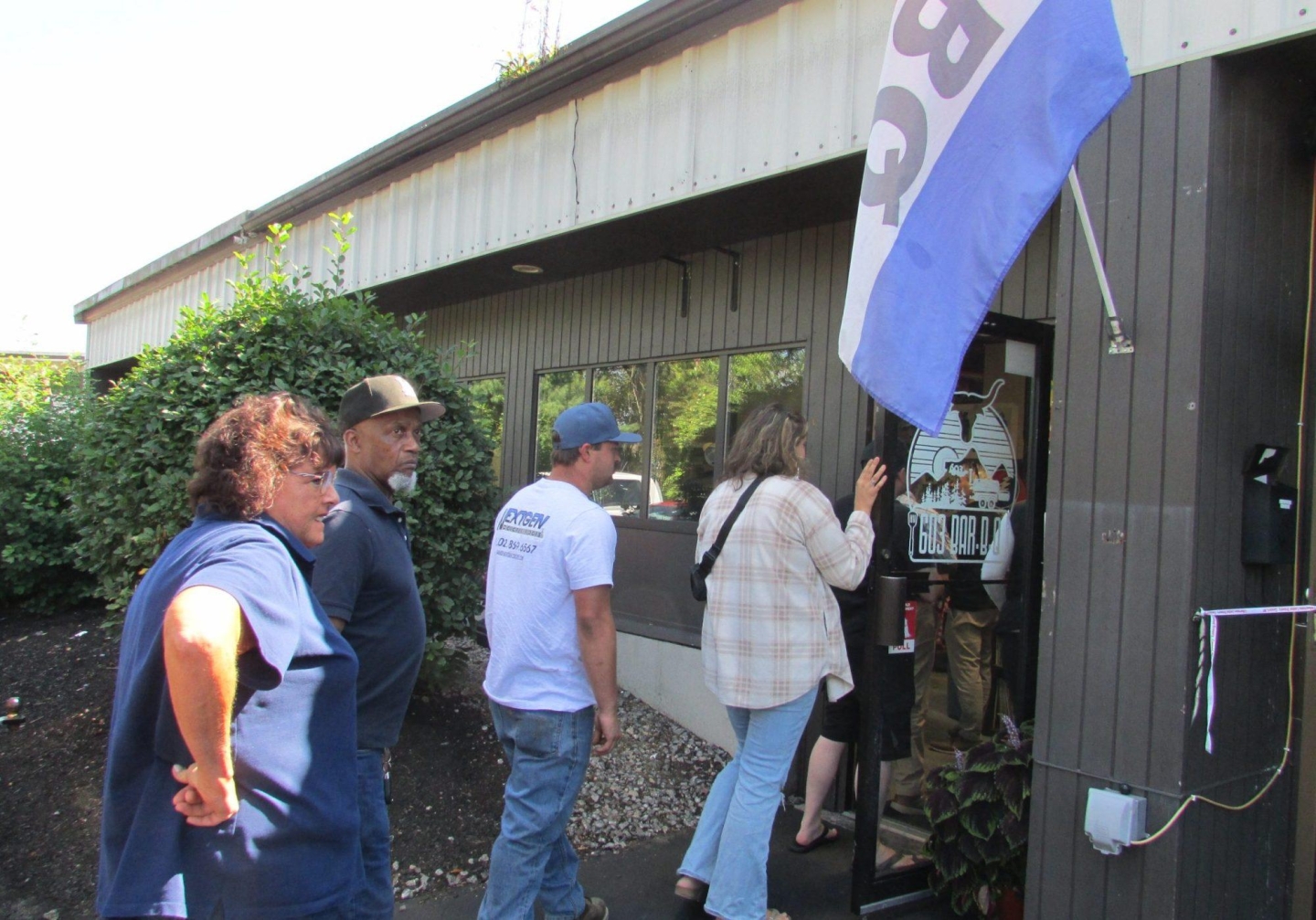 ‘Worth the Wait’: At 603 Bar-B-Q, Smoked Meat and Succulent Sides Draw Long Lines from Visitors Across New England