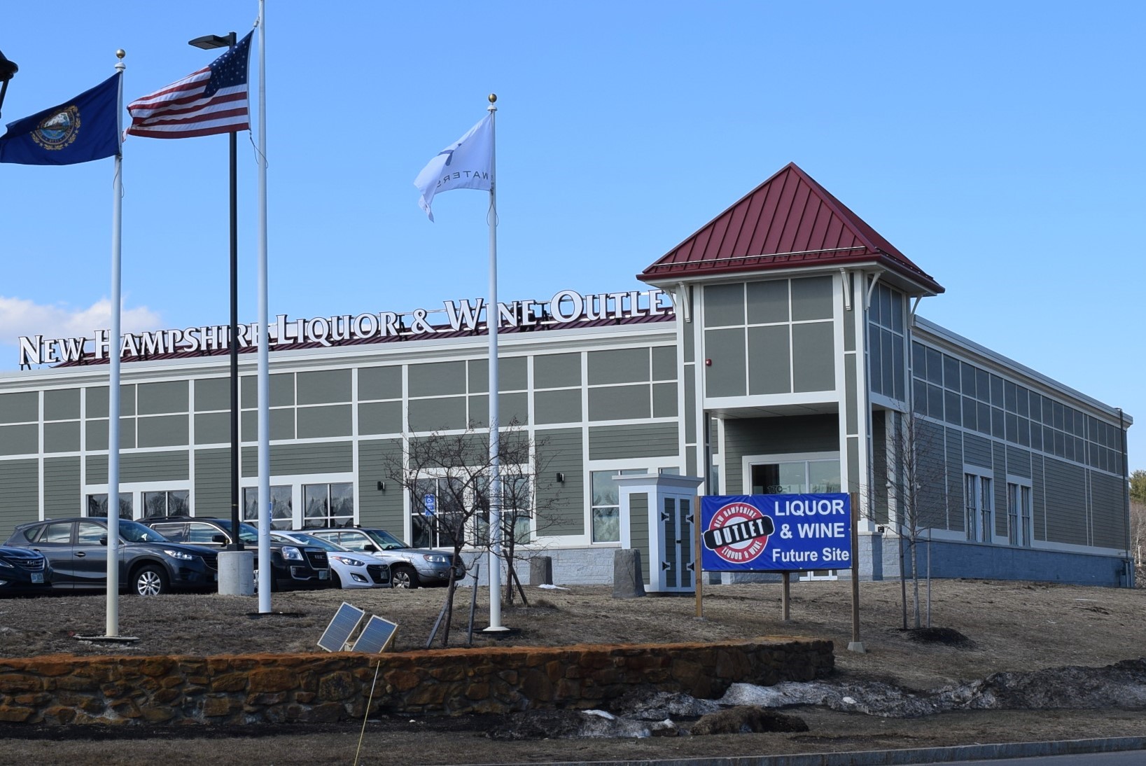 NH Liquor & Wine Outlet opens in Rochester
