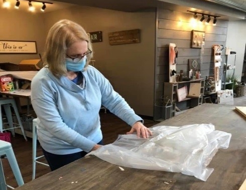 Elliot Nurse Makes Washable Gowns 