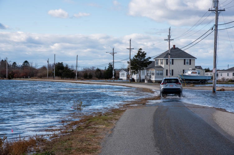 UNH Researches Roads Under Water